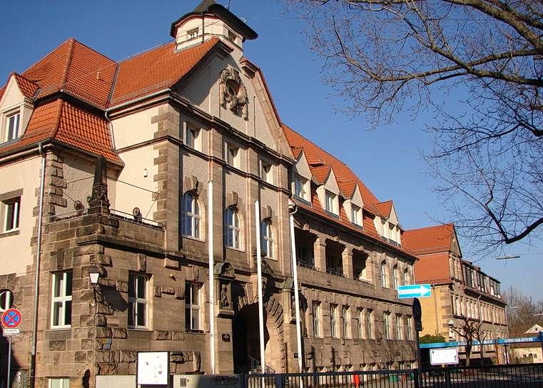 Teilansicht der Hans-Böckler-Schule in Fürth (ehem. Nathanstift)